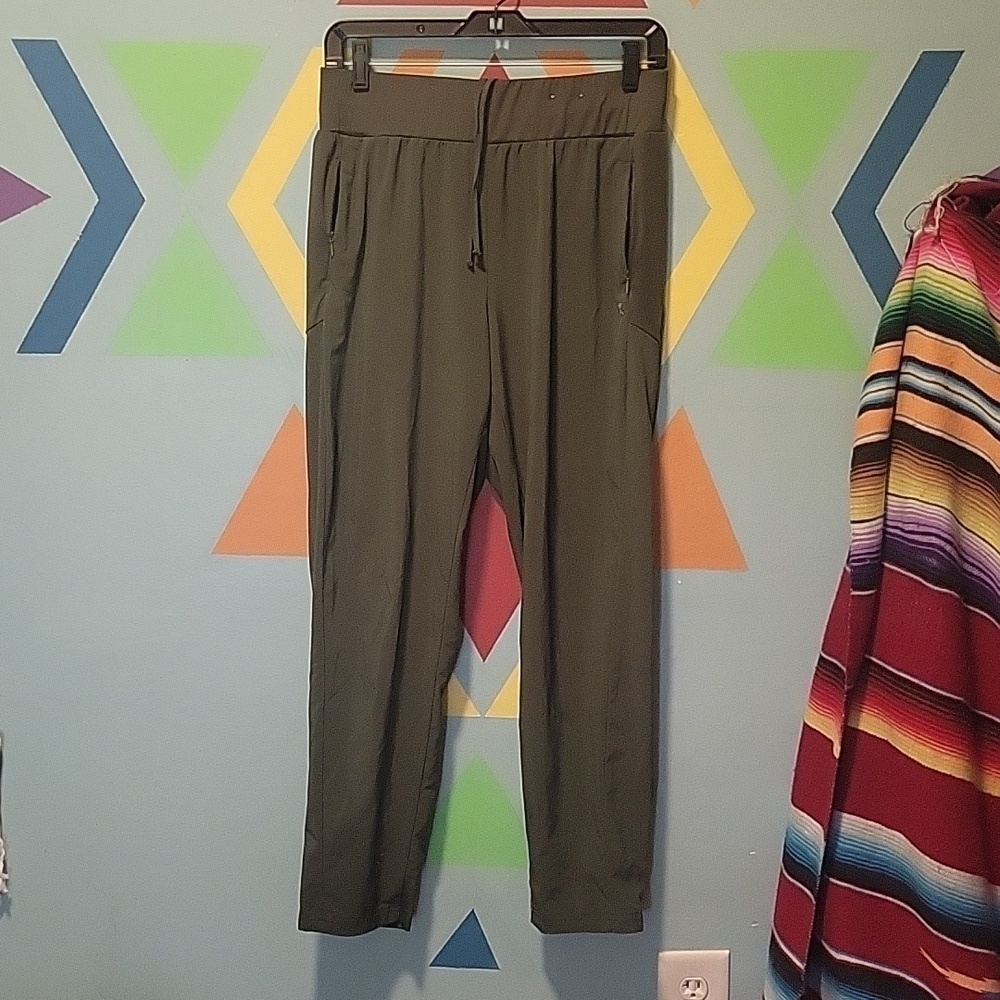 NWOT Xersion Women's Forester Green Mid Rise Slim Pant Size Medium
